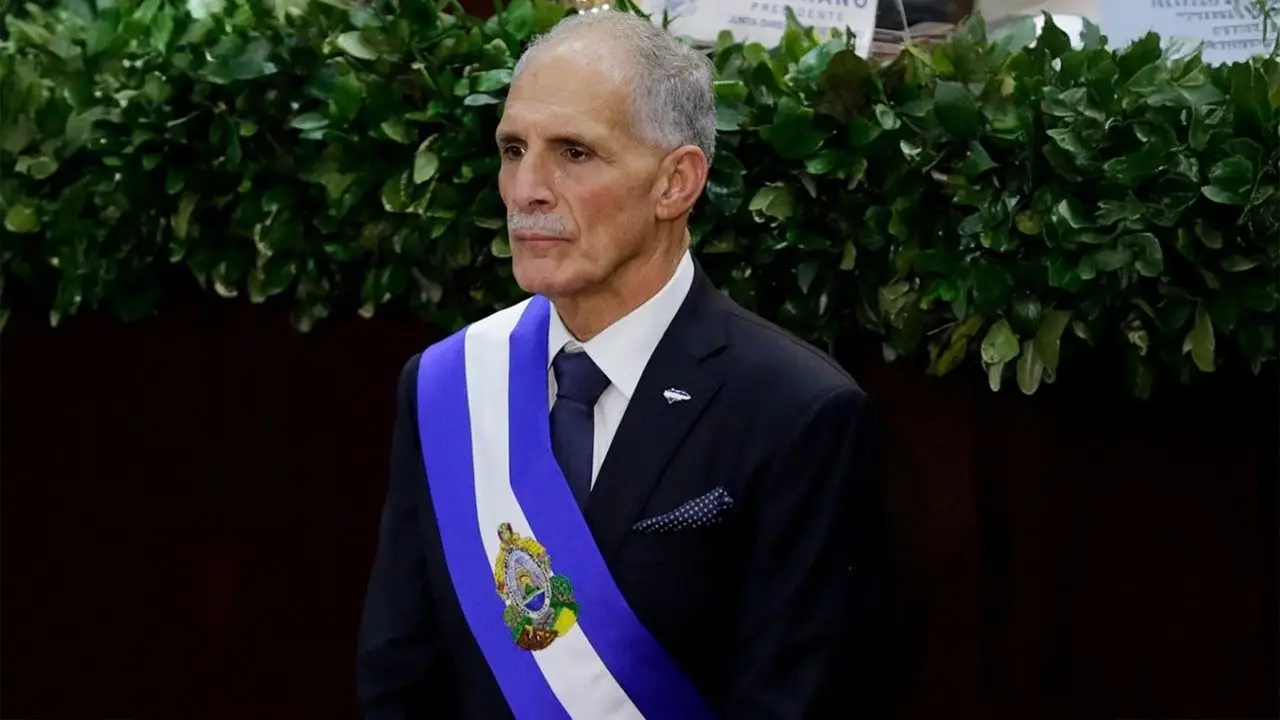 Imagen Principal de Nota: El detalle que marcó la banda presidencial de Asfura frente a la que usó Castro