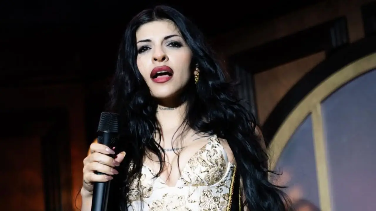 “De las que se enamoran como yo. de cualquier estúpido”: Cazzu causa revuelo