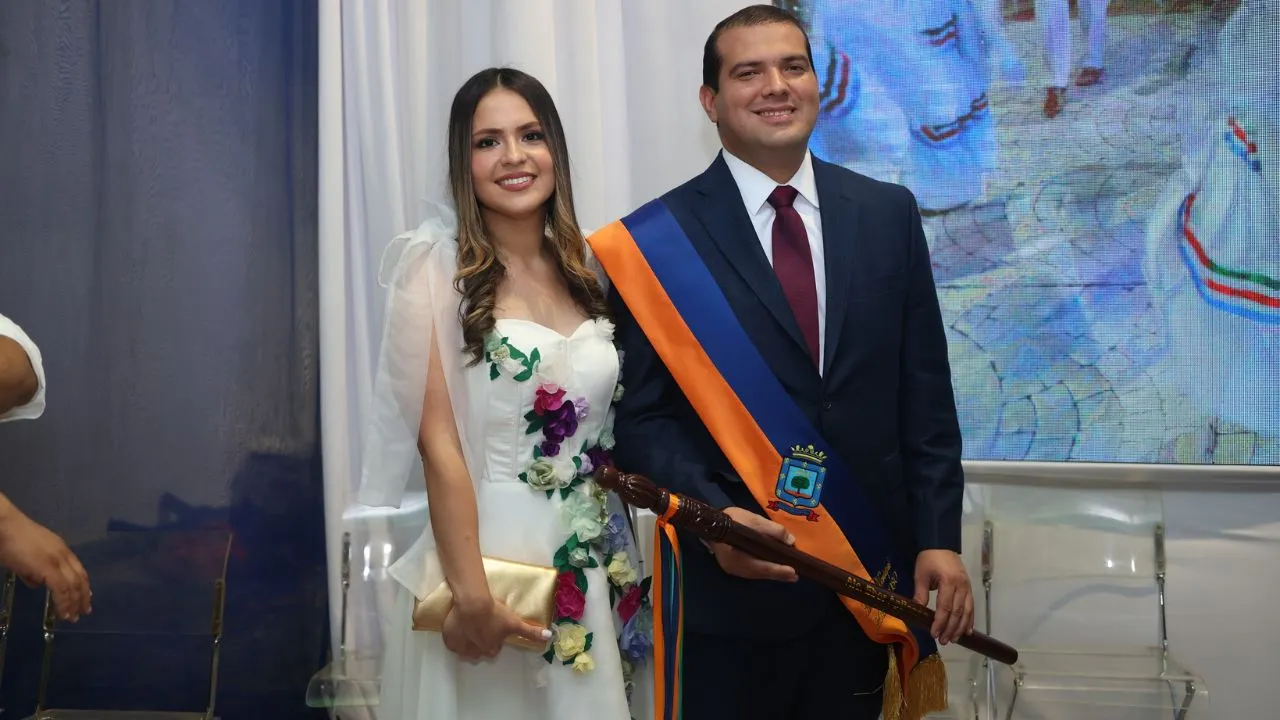 ¿Quién es Thania Santos? La esposa del alcalde que robó miradas en Choluteca