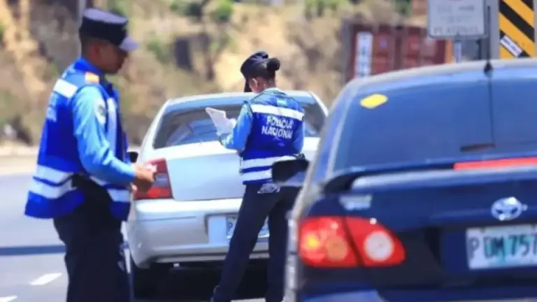 Imagen Principal de Nota: ¿Hay límite de edad para sacar o renovar la licencia de conducir en Honduras?