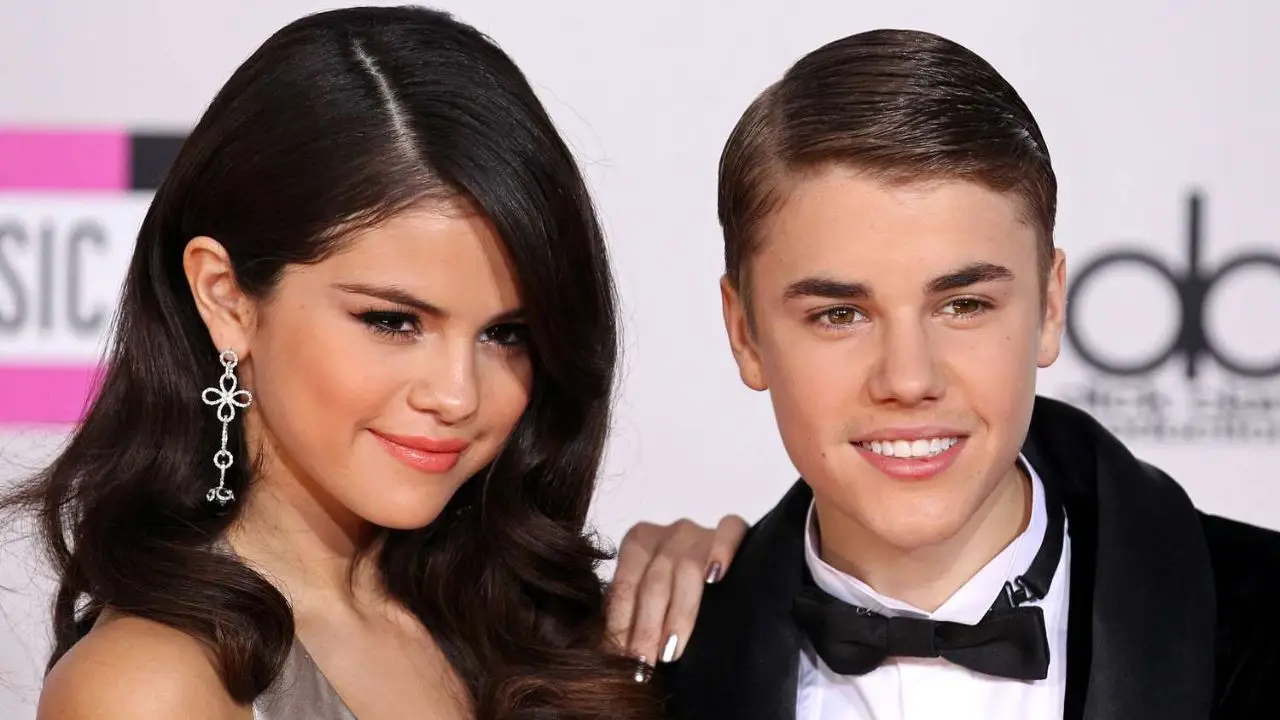 Imagen Principal de Nota: Justin Bieber revive su romance con Selena Gómez en popular trend