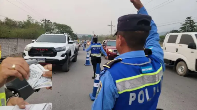 Imagen Principal de Nota: Hondureño denuncia que policías ya piden “mordida” hasta por transferencia bancaria