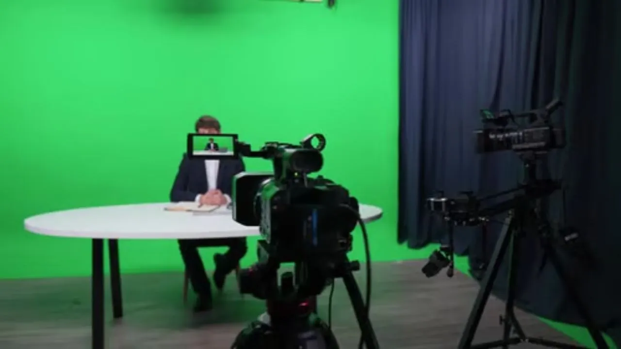 Imagen Principal de Nota: Reconocida presentadora  se debate entre la vida y la muerte; esto se sabe