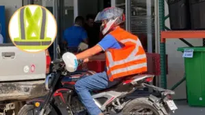 Imagen de ¿Puedes cambiar el chaleco por un arnés reflectante? Esto dice la ley
