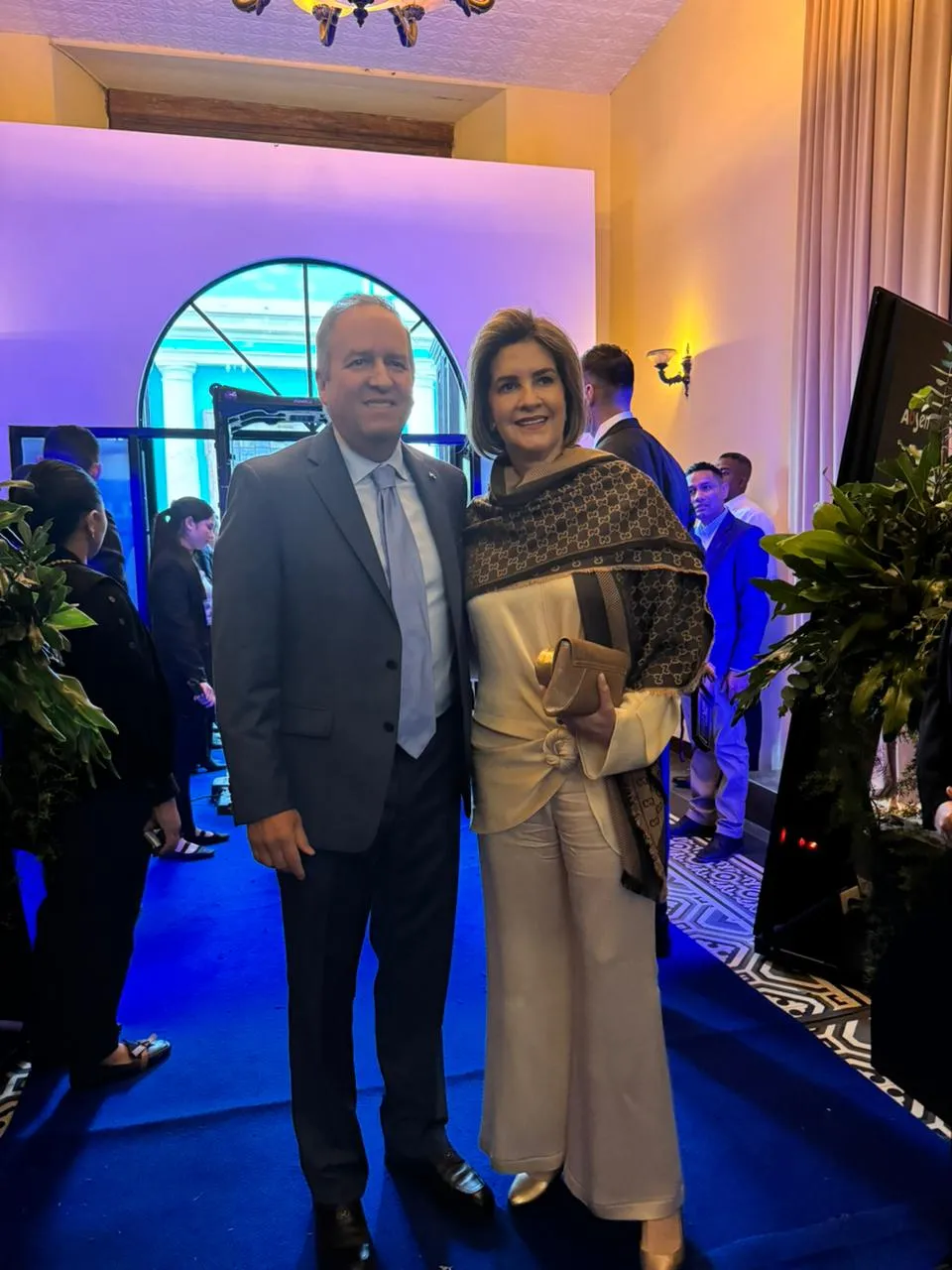 Ricardo Álvarez junto a su esposa