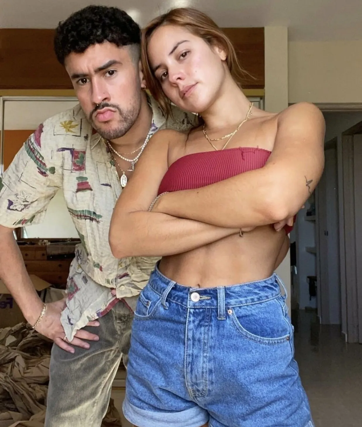 Bad Bunny y gabriela 
