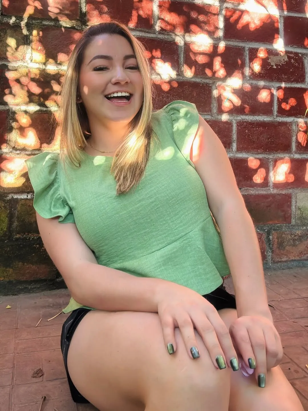 Coriina García vestida de verde 