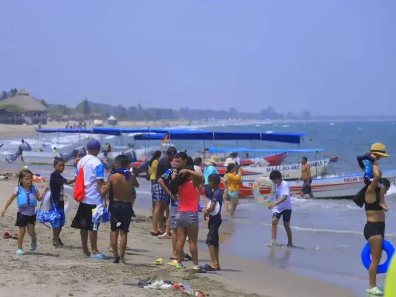 personas en la playa