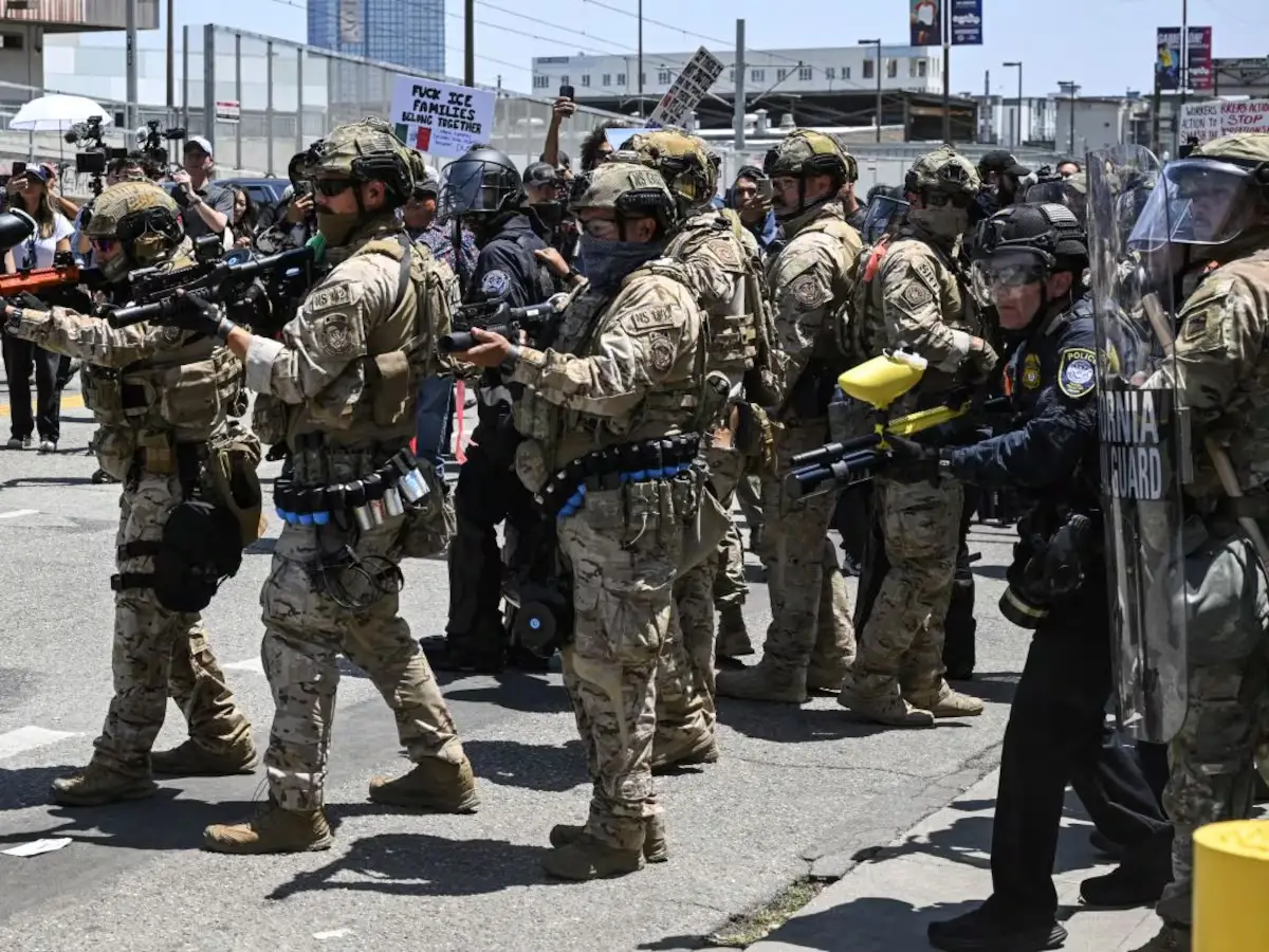 Agentes del ICE en acción 