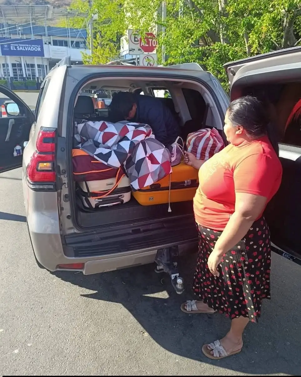 Chino escondido en el carro del apostól Zuniga 