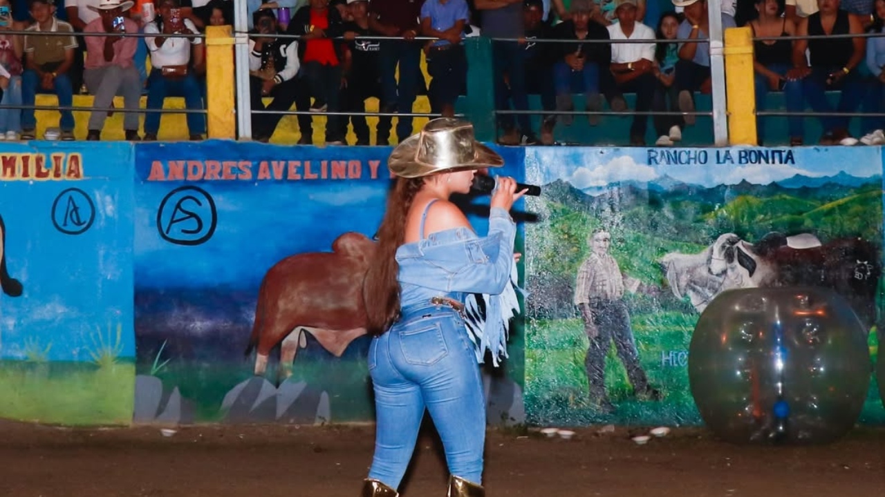 Alejandra Rubio denuncia acoso en sus shows y aclara “Nadie les da el derecho”