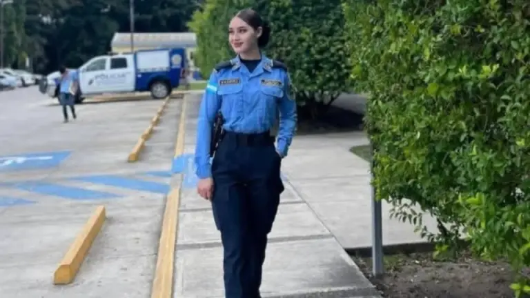 Imagen Principal de Nota: "Me declaro culpable" Policía hondureña 'La Barbie'  roba suspiros por su belleza