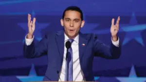 Imagen de Carlos Eduardo Espina revela cuánto ganó en Facebook el mes pasado