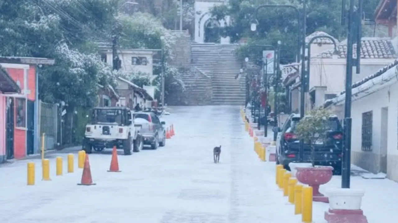 Imagen Principal de Nota: ¿Realmente cayó nieve en Intibucá? Lo que se sabe hasta ahora