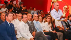 Imagen de El detalle de Nasry Asfura con la Copa del Mundo que pocos pueden hacer