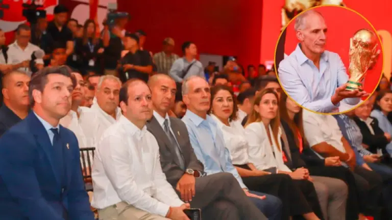 Imagen Principal de Nota: El detalle de Nasry Asfura con la Copa del Mundo que pocos pueden hacer