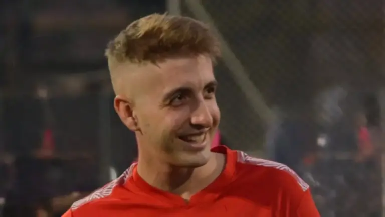 Imagen Principal de Nota: Muere ex futbolista tras luchar contra el cáncer y sus cartas finales estremecen