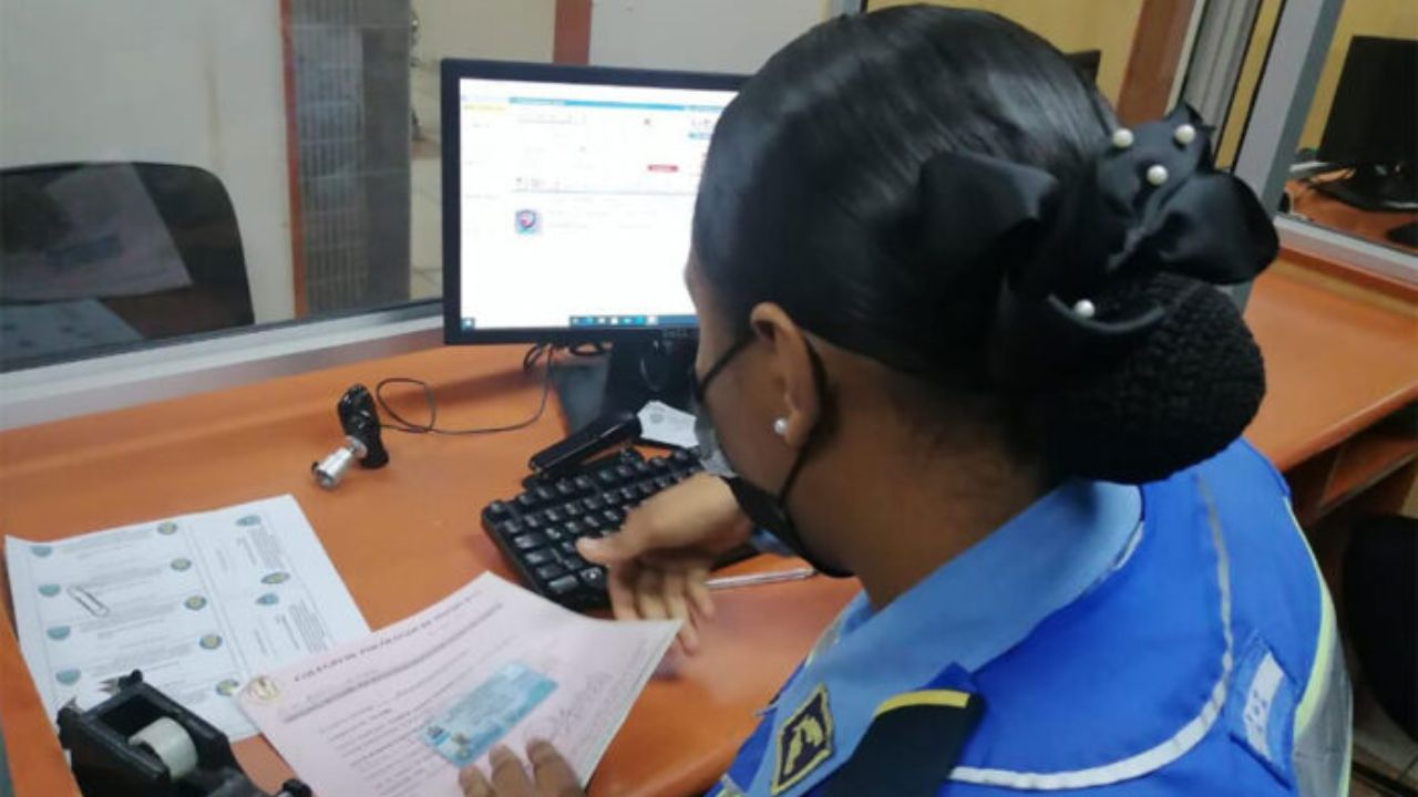 Imagen Principal de Nota: Conozca los horarios para tramitar la licencia de conducir en Honduras en 2026