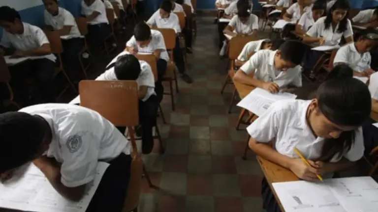 Imagen Principal de Nota: Educación trilingüe: Conoce  el nuevo idioma que llegará a las escuelas públicas