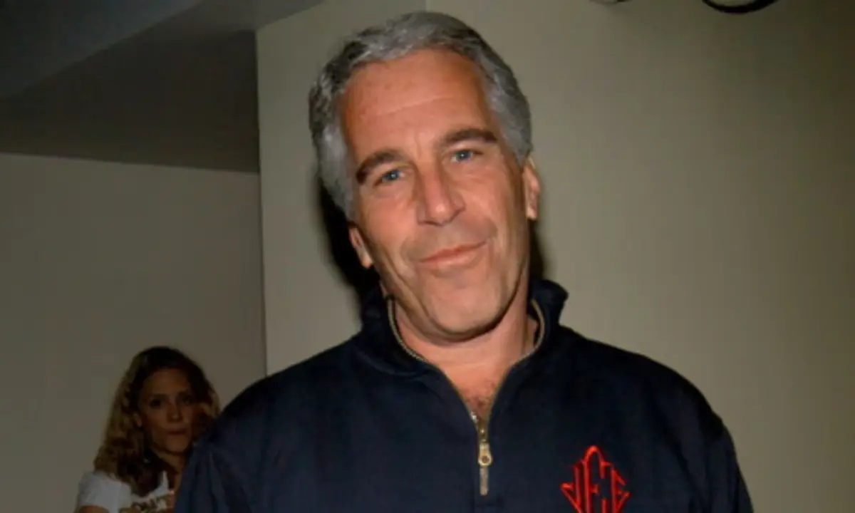 Imagen de ¿Jeffrey Epstein está vivo? Estas son las fotos que generan duda