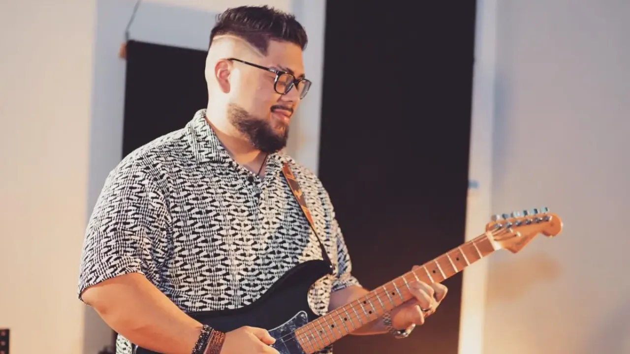 Imagen de Cantante hondureño a punto de arriesgar su vida durante grabación musical; esto pasó