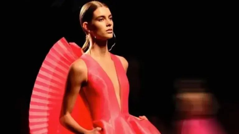 Imagen Principal de Nota: Encuentran sin vida a hija de exfutbolista en su  casa