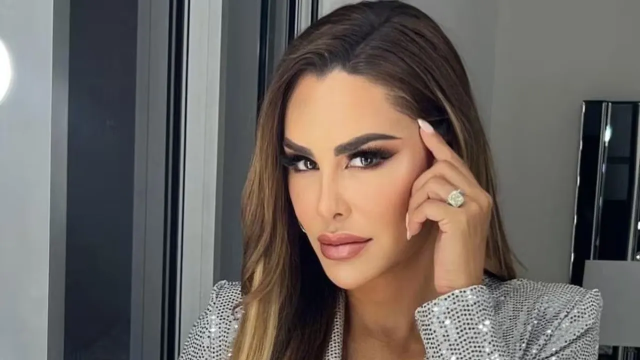 Ninel Conde queda electrocutada frente a miles en el Carnaval de Mérida