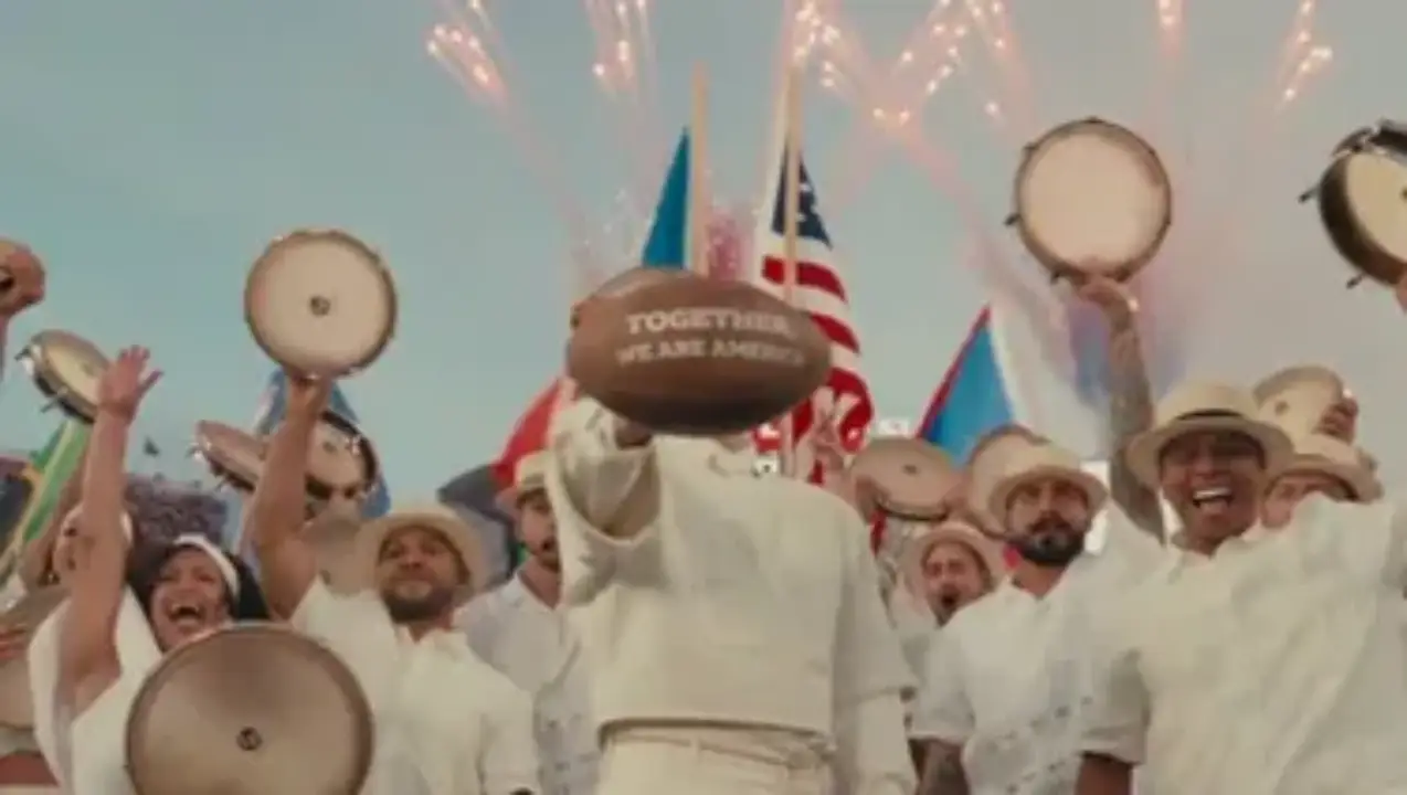 El detalle que pocos vieron: el mensaje del balón de Bad Bunny en el Super Bowl