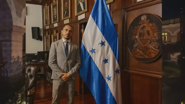 Imagen Principal de Nota: Perfil de Lee Jaruzelski, nuevo director del IHAH, despierta interés en redes