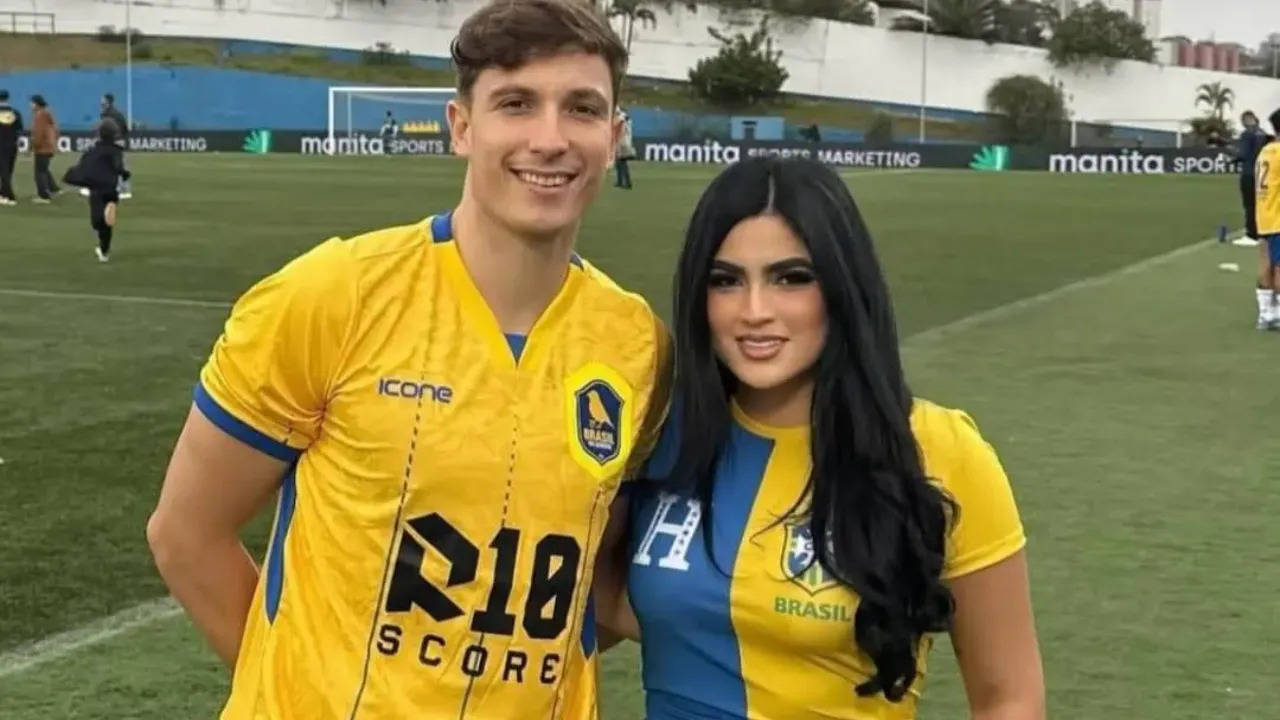 Imagen Principal de Nota: Usuarios tildan de pobre cena de San Valentín de Roxana Somoza