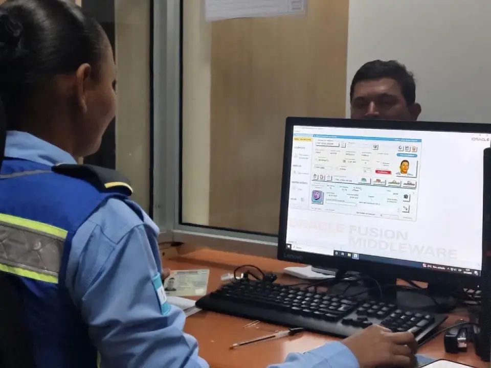 Imagen Principal de Nota: ¿Vas por tu licencia de conducir? Conoce el nuevo examen digital en Honduras