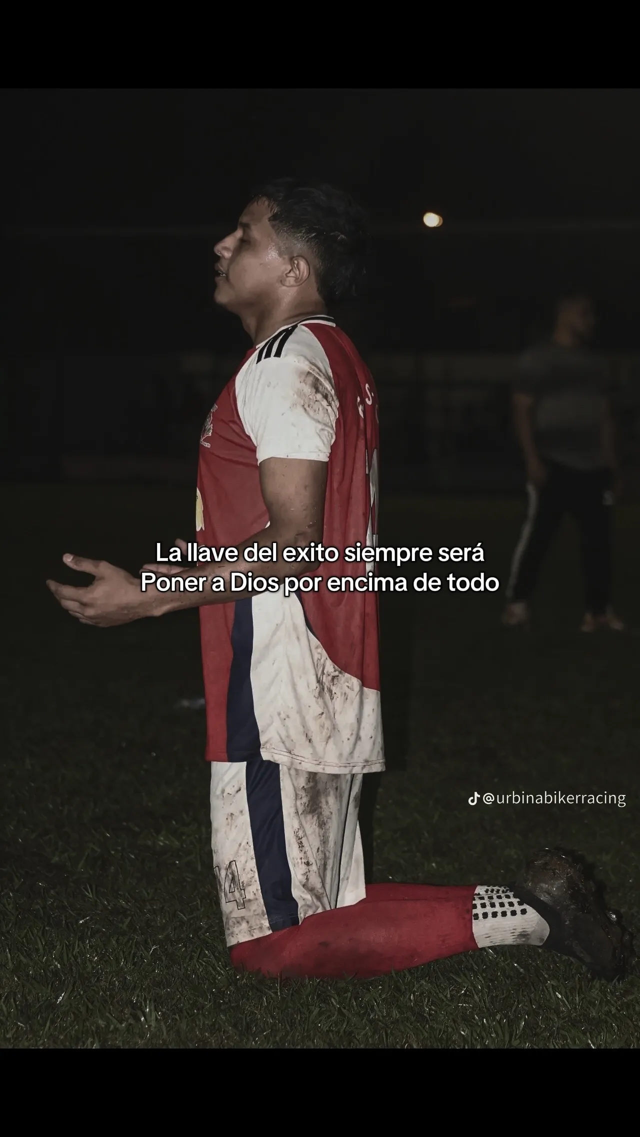 Maynor Josué Castellón Redondo con uniforme de un equipo de futbol