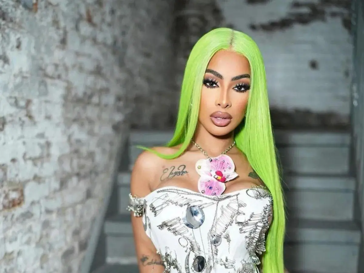 Yailin la más viral con peluca verde