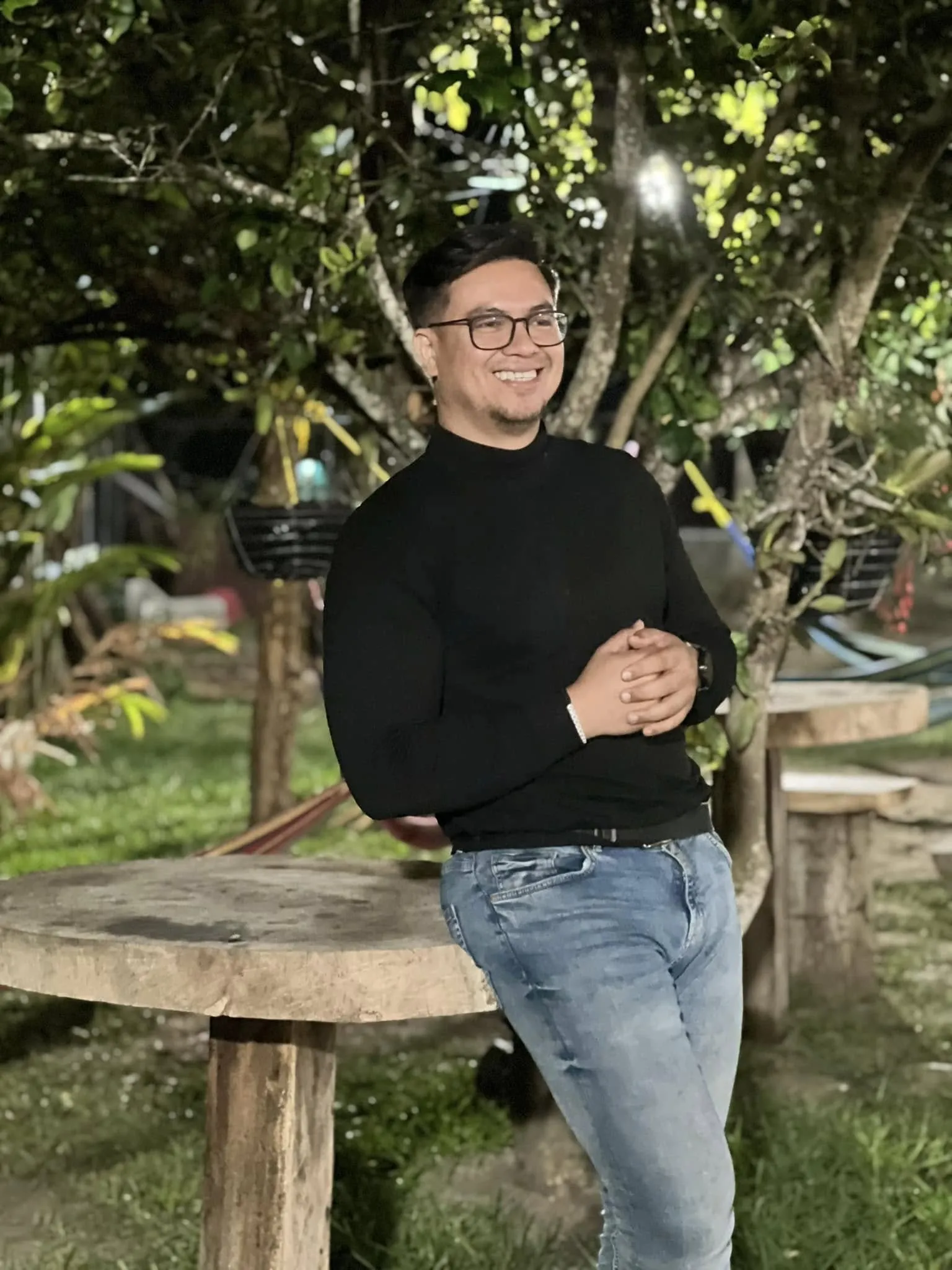 ALLAN PAUL CON CAMISA NEGRA