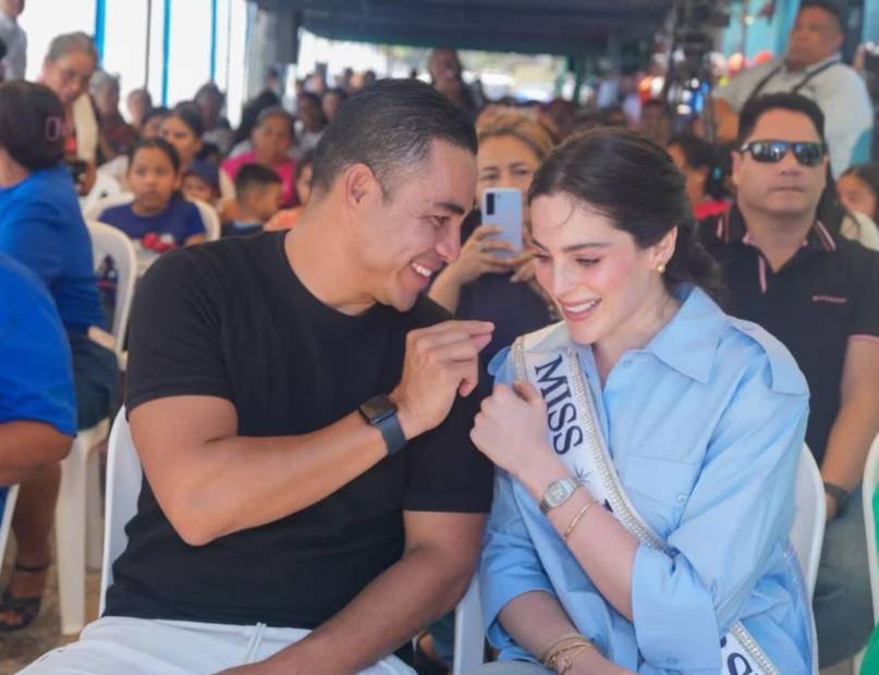 Fátima Bosh y el alcalde Henry