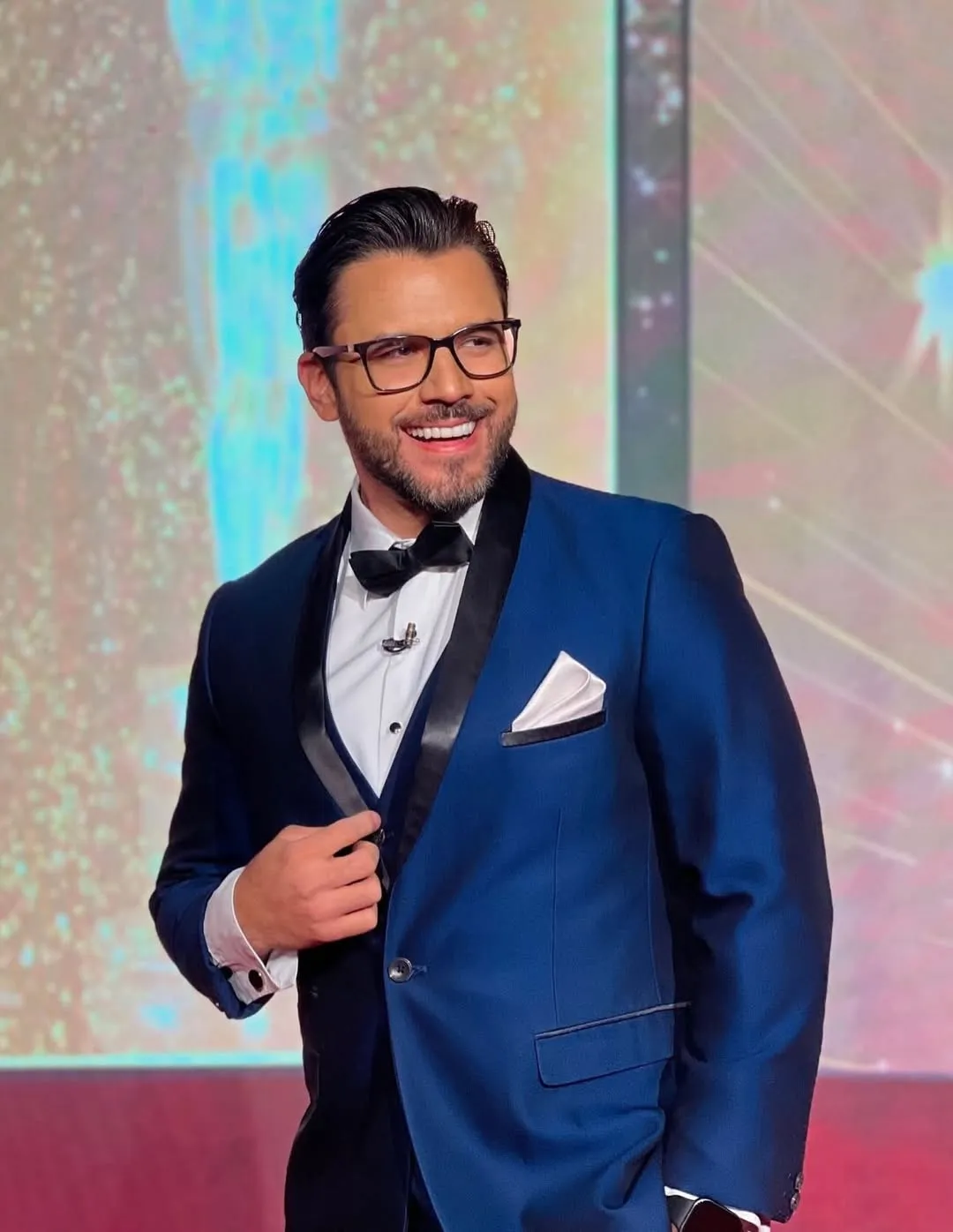 Jean Paul con traje azul