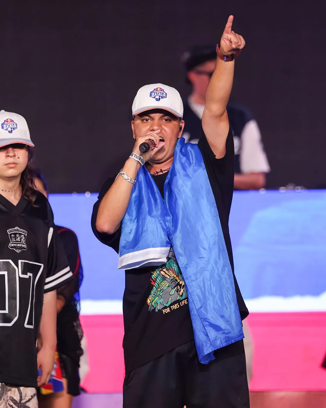 Androide con la bandera de Honduras en el cuello