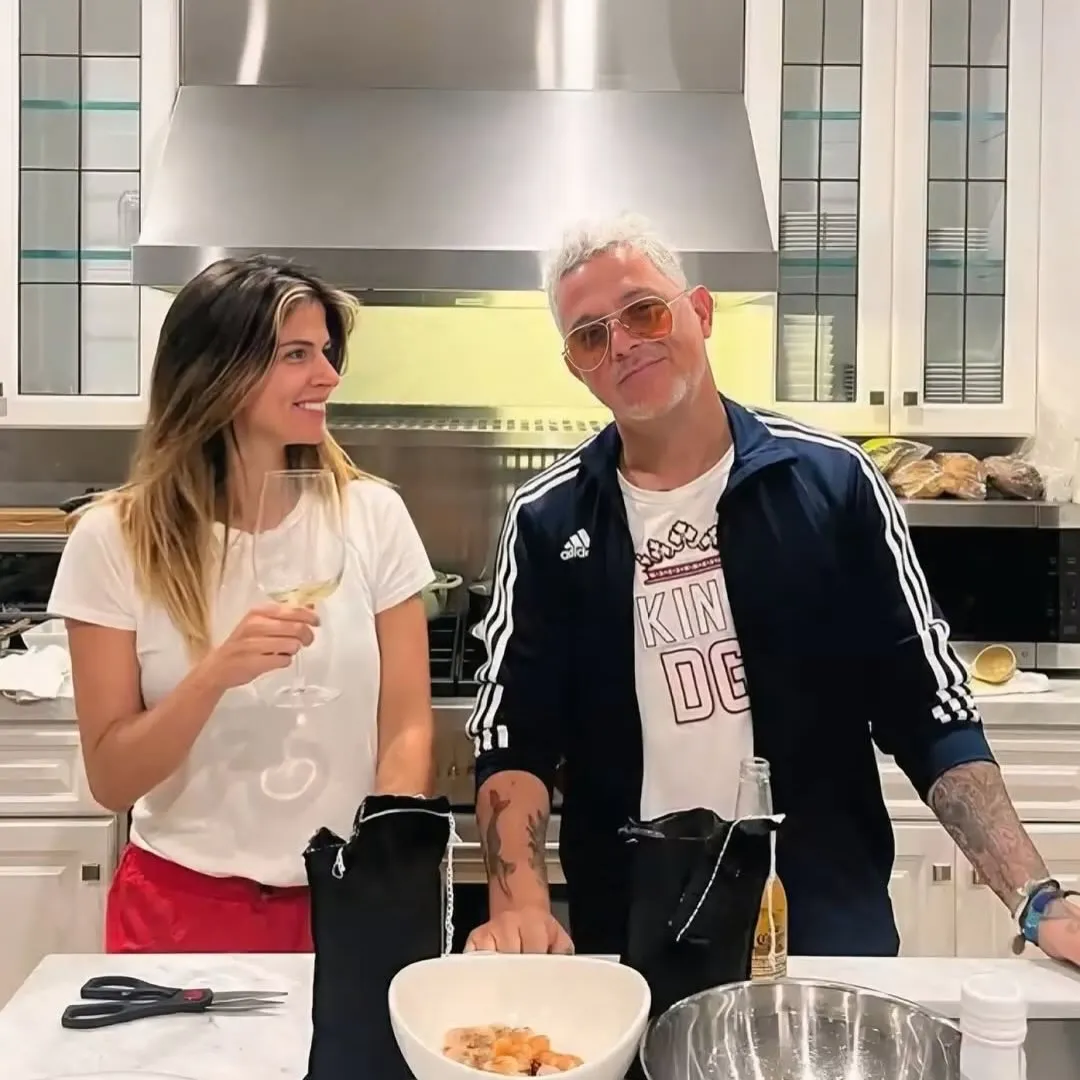 Alejandro Sanz y Stephanie Cayo