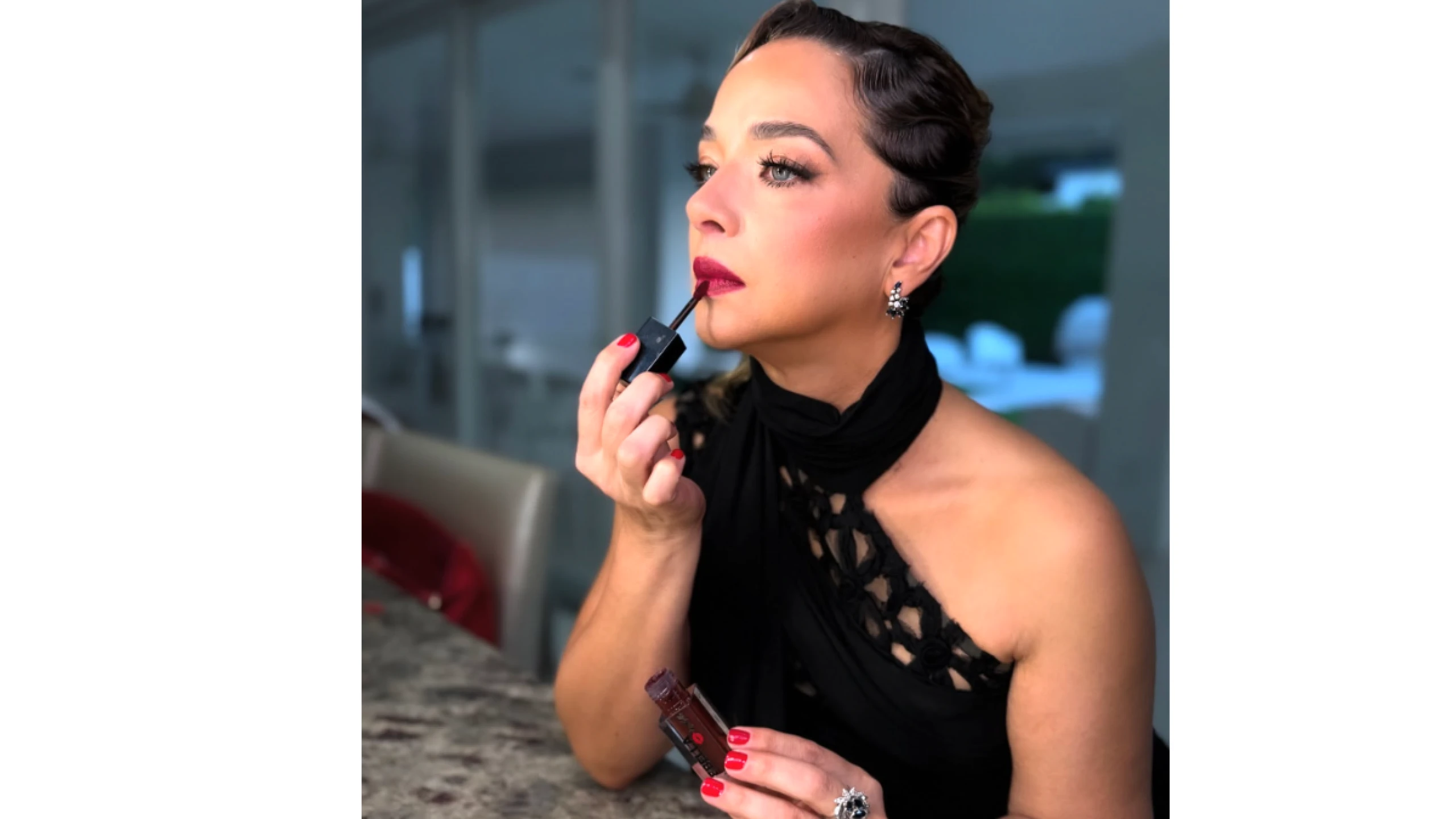 Adamari Lopéz con cabello corto