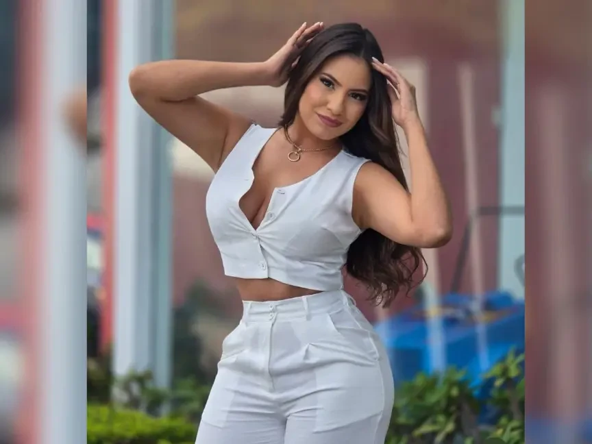 Alejandra Rubio posando para una sesión de fotos. Imagen cortesía de Instagram 