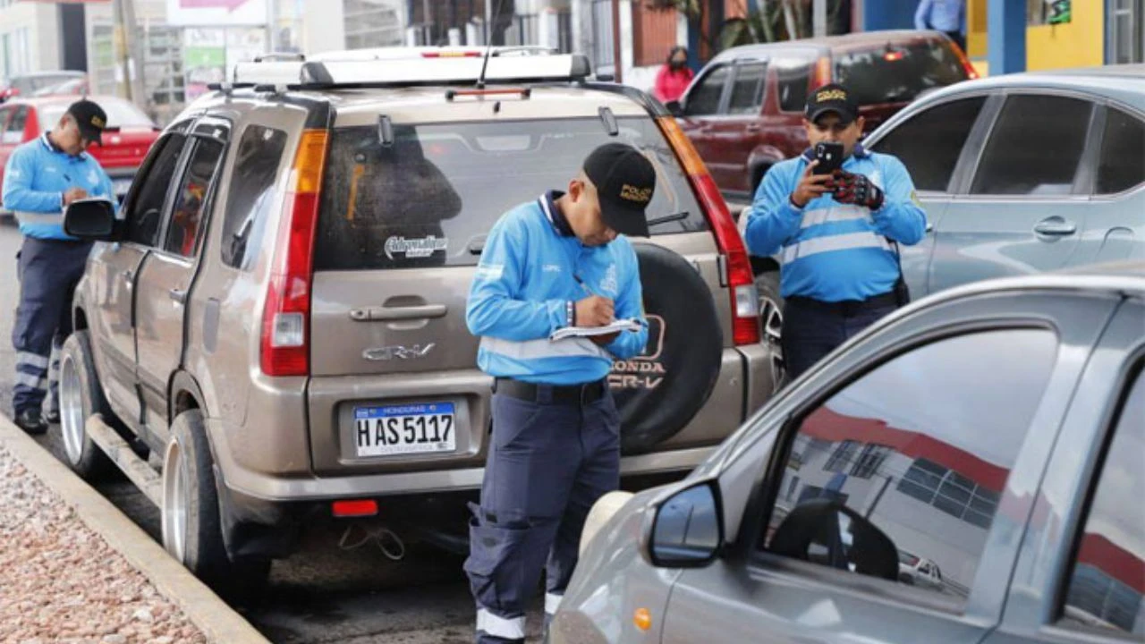 carros mal parqueados