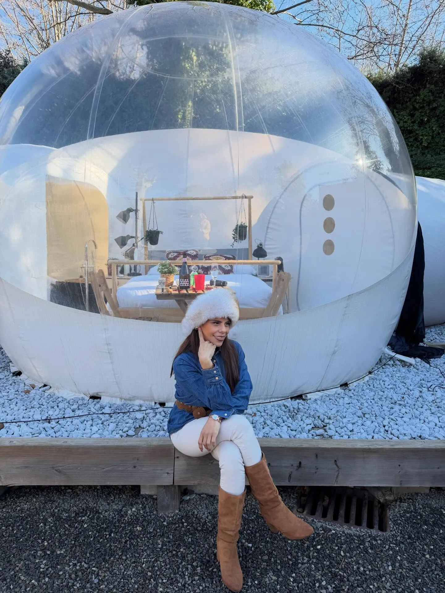 Cherry Matute con botas de invierno