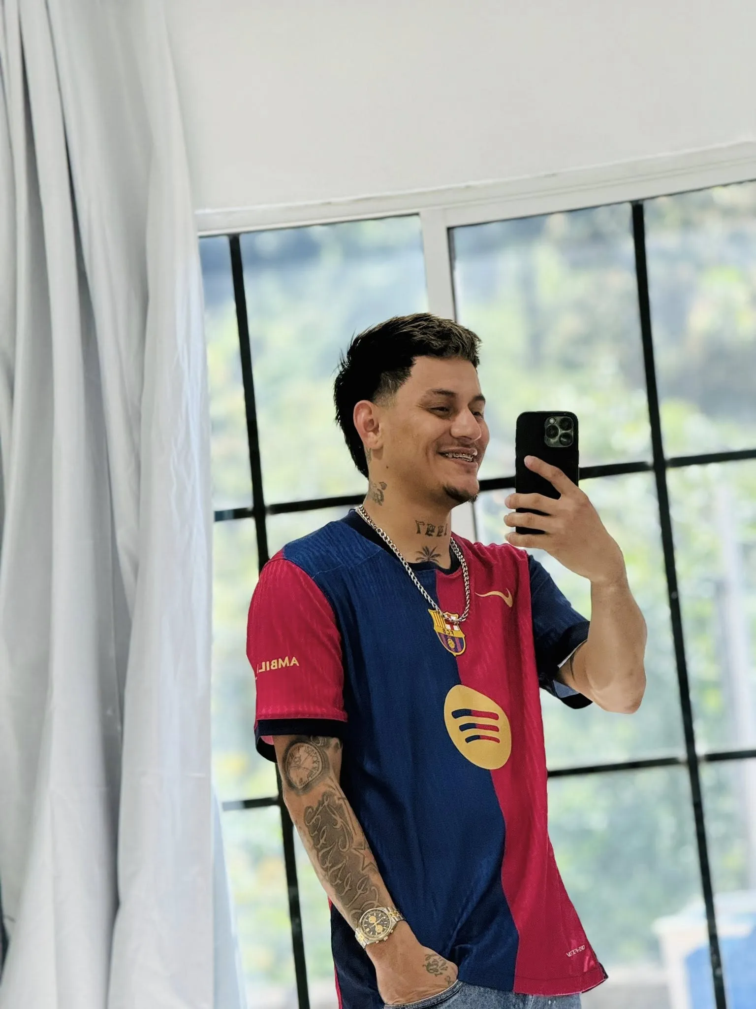 El Barbarito con la camisa de el Barcelona