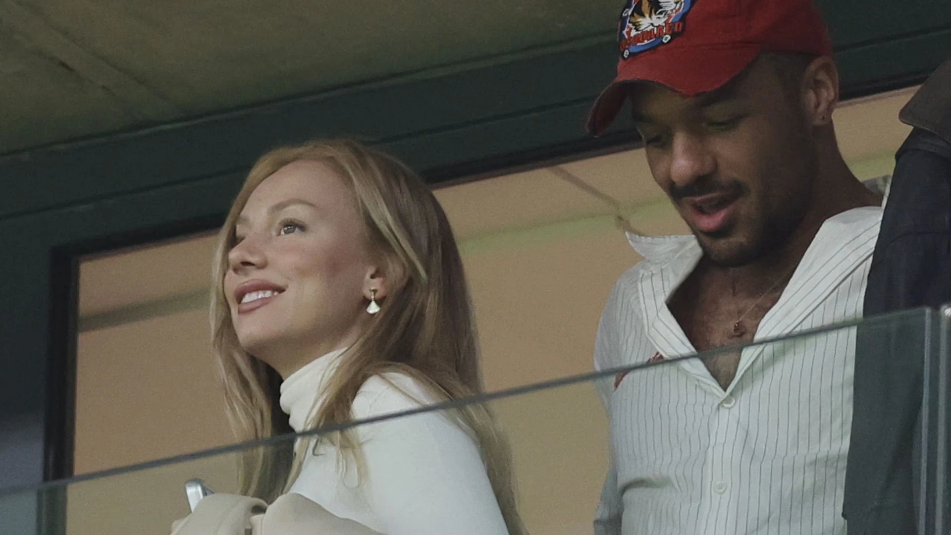 La actriz acudió al estadio para ver jugar al futbolista tras su reciente escapada romántica a París. Foto: cortesía de Internet