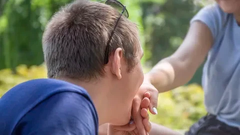 Cuando ese gesto se enmarca dentro de una proposición de carácter sexual, constituye una agresión sexual, incluso si no ha habido violencia ni intimidación. Foto: cortesía de Internet 