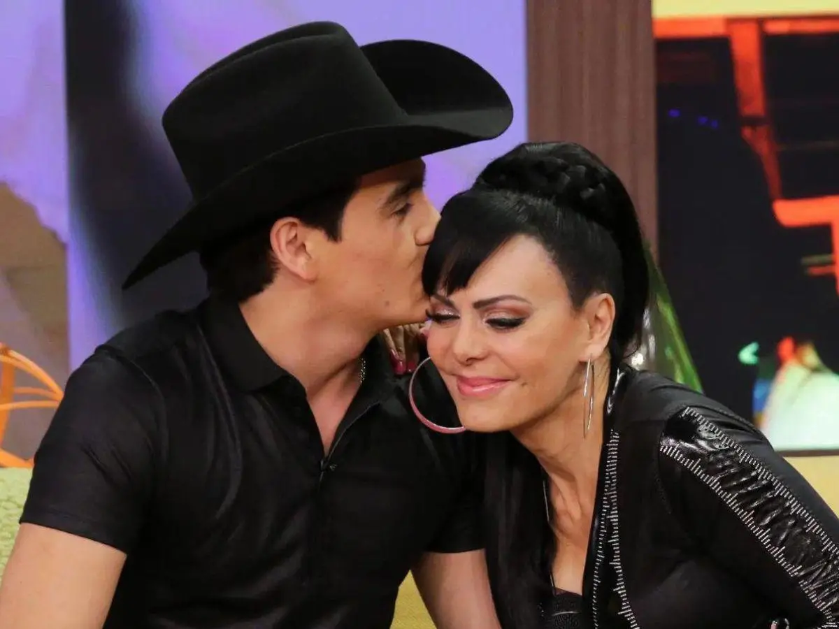 Maribel junto a su hijo julian