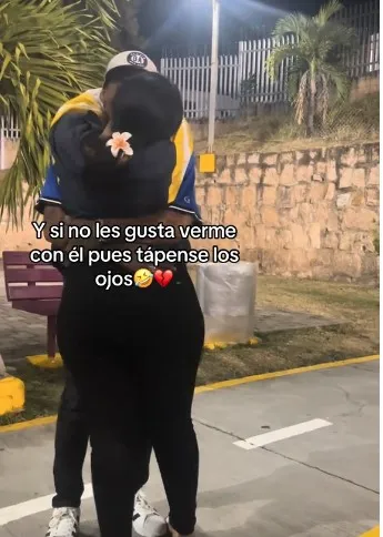 Nala junto a su pareja 