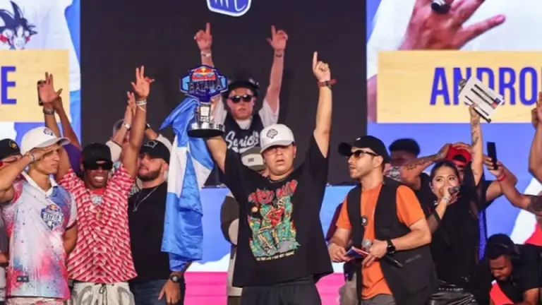 Imagen Principal de Nota: Honduras en lo alto: Androide se corona campeón centroamericano de "freestyle"