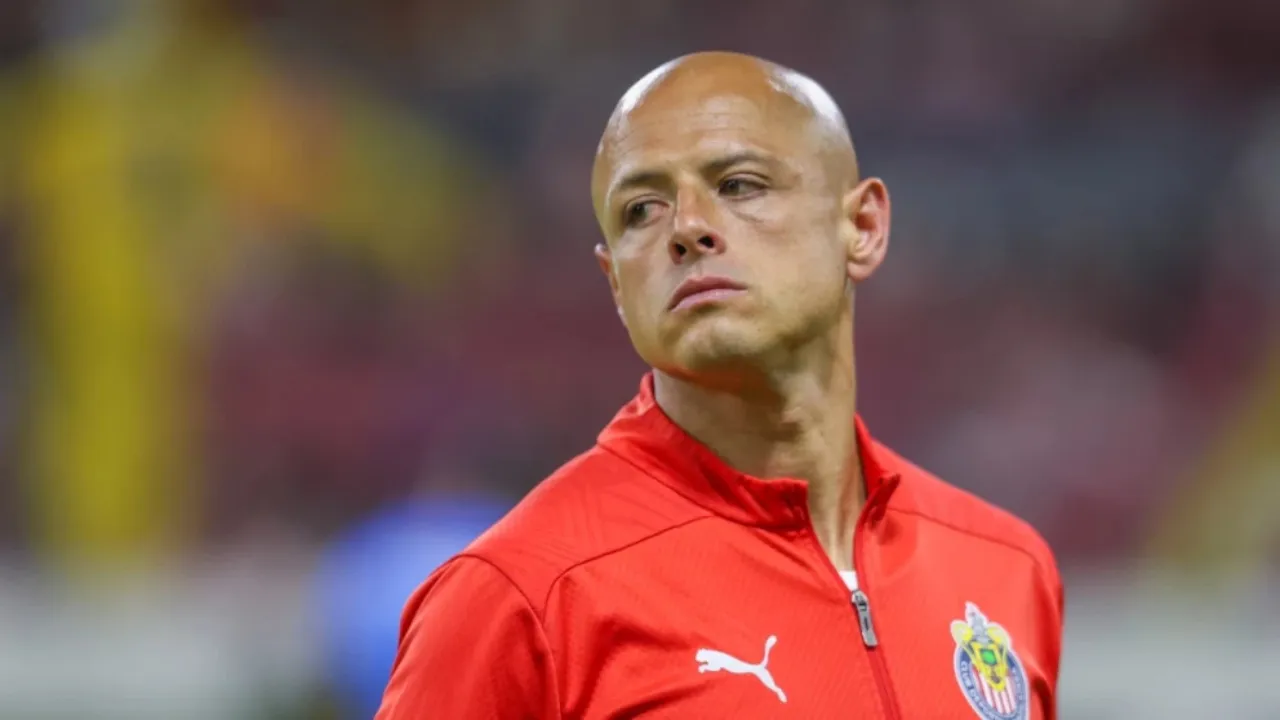 Imagen Principal de Nota: Video de 'Chicharito' Hernández genera preocupación: ¿enloqueció el futbolista?