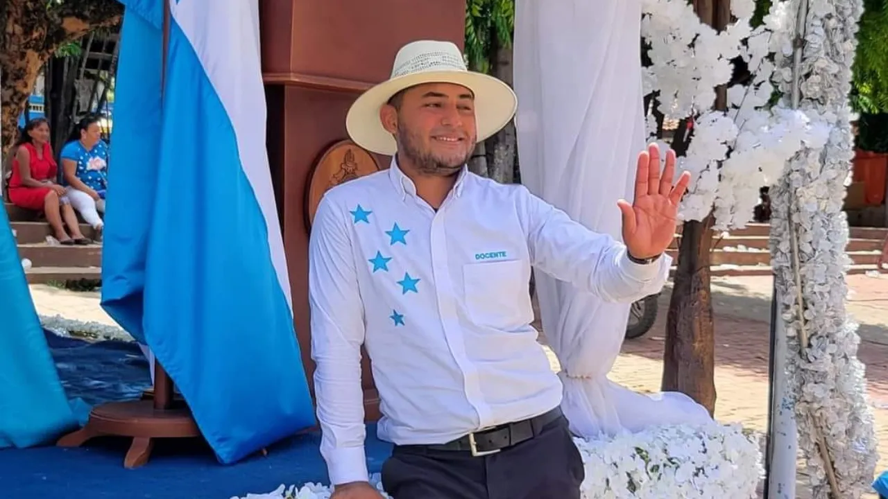 Imagen Principal de Nota: Madres denuncian a maestro tiktoker por grabar en clase y él responde sin filtros